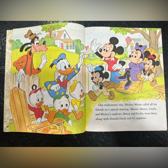 Walt Disney little golden book Mickey Mouse and the Best Neighbor Contest 1978 - Picture 5 of 7